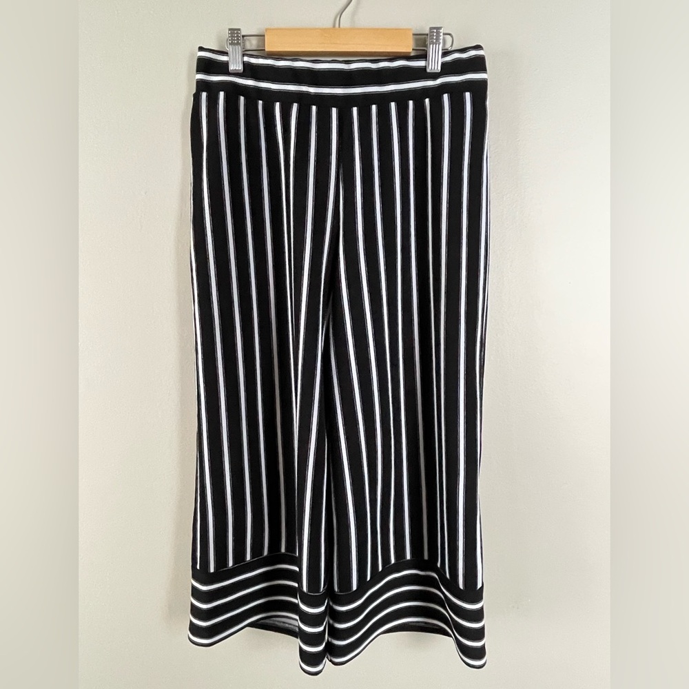 Suzy Shier Wide Leg Capri Pants